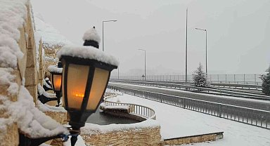 Bingöl'de beklenen kar yağdı, şehir beyaza büründü