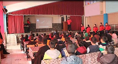 Bingöl'de JAK Timi öğrencileri bilgilendirdi