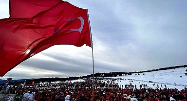 Binlerce kişi eksi 12 derecede Sarıkamış şehitleri için yürüdü