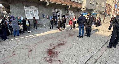 Bir hafta önce kızını kaybeden baba, evinin önünde bıçaklandı