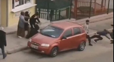 Birbirlerini sopalarla öldüresiye dövdüler