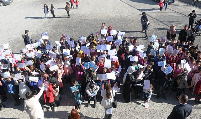 Bitlis'te 94 bin 320 öğrenci karne heyecanı yaşadı