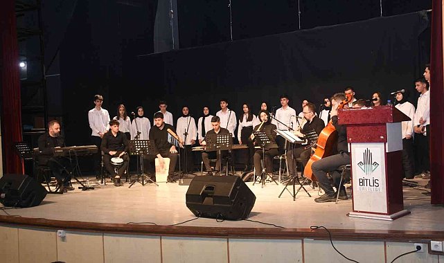Bitlis'te "Şarkılar Bizi Söyler, Biz De Şarkı Söyleriz" konseri