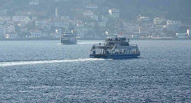 Bozcaada ve Gökçeada'ya 2 gün feribot seferlerine fırtına engeli