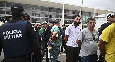 Brezilya'da Bolsonaro destekçisi bin 500 kişi gözaltına alındı