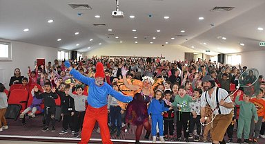 Buharkentli öğrencilere 'müzikal' karne hediyesi