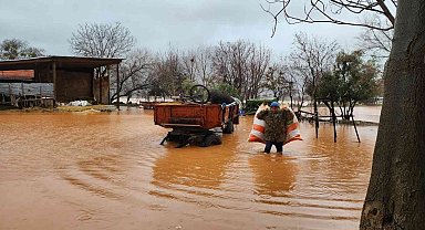 Burdur'da sağanak etkili oldu, evler ve araziler sular altında kaldı