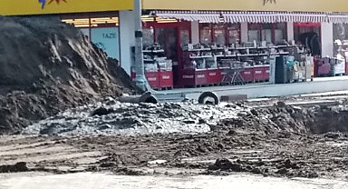 Burhaniye' de kanalizasyon kazısı mahalleyi internetsiz bıraktı