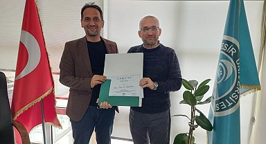 Burhaniyeli akademisyene uluslararası ödül