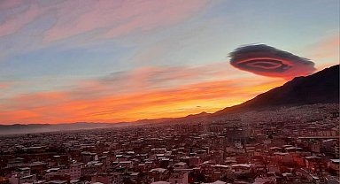 Bursa semalarında UFO görünümlü bulut