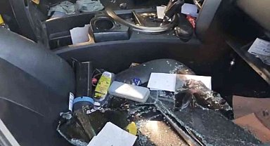 Bursa'da 3 aracın camlarını kırarak soydular