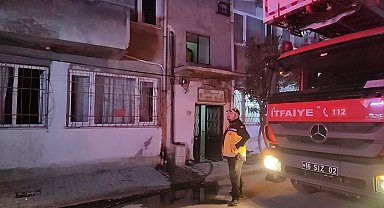 Bursa'da 5 katlı binanın 2. katında doğal gaz patlaması sonucu yangın çıktı
