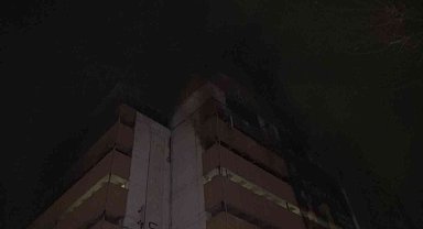 Bursa'da 7 katlı otoparkta çıkan yangında 3 araç kül oldu