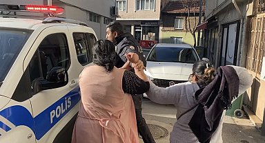 Bursa'da kendi evini yakan kişiye komşuları böyle saldırdı