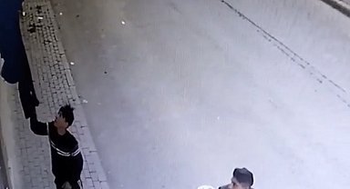 Bursa'da motosikletli çamaşır hırsızları kamerrada
