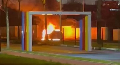 Bursa'da seyir halindeki otomobil alev alev yandı