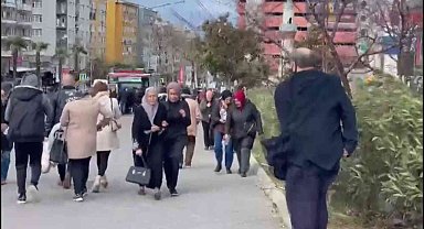 Bursa'da şiddetli lodos hayatı felç etti