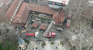 Bursa'da tarihi çarşıda çıkan yangın havadan görüntülendi