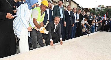 Bursa'da tarihi Hanlar Bölgesi'nde zaman tersine akıyor
