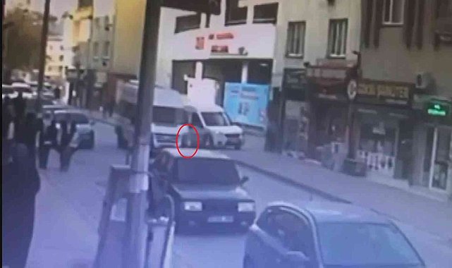 Bursa'da yola atlayan küçük kıza minibüs çarptı