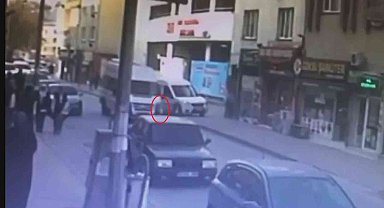 Bursa'da yola atlayan küçük kıza minibüs çarptı