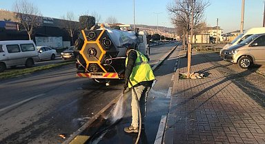 Büyükşehir ekipleri 2022'de 51 bin 717 kilometre yolu temizledi