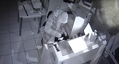 Çaldığı motosikletle aynı gece başka bir lokantayı soydu