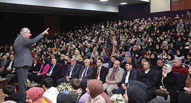 Canik'te Nurullah Genç konferansı