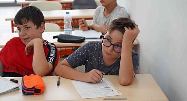 Çayırova'da öğrenciler LGS ve YKS hazırlık kurslarında eğitim görüyor