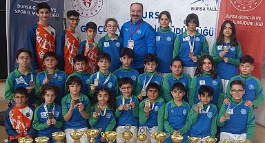 Çayırovalı karateciler Bursa'dan 15 kupa ve 14 madalyayla döndü