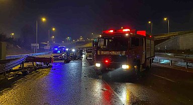 Çekmeköy'de bariyerlere çarpan aracın motoru yola fırladı: 3 ağır yaralı