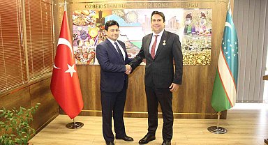 Cem Kürşad Hasanoğlu'na 'Halklar Dostluğu Nişanı'