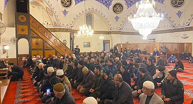Cemaat tarihi Yıldırım Beyazıt Camiinde sabah namazında buluştu