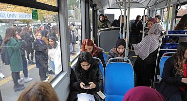 Çevre dostu elektrikli otobüsler ücretsiz olarak öğrencilerin hizmetinde