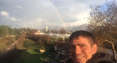 Çifte gökkuşağını gören çiftçi, heyecanını belgesel tadında aktardı