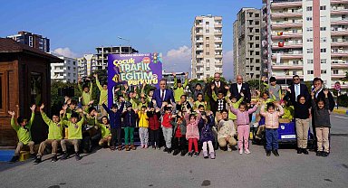 Çocuklar eğlenerek öğreniyor: 10 bin öğrenciye trafik eğitimi
