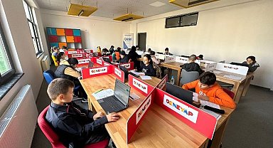 Çocuklar ve gençler geleceğe hazırlanıyor