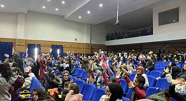 Çocuklara karne hediyesi olarak çeşitli gösteriler sahnelendi
