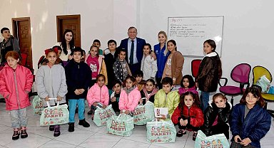 Çocukların karne hediyesi Başkan Akay'dan