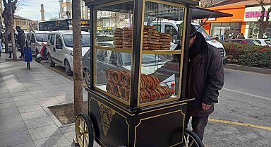 Çorum'da nostaljik görünümlü simit arabaları hizmete girdi