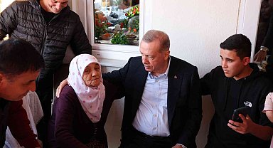Cumhurbaşkanı Erdoğan, selzede Zülfiye ninenin evine misafir oldu