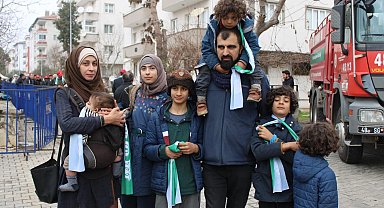 Cumhurbaşkanını görmek için 6 çocuğuyla Fransa'dan geldi