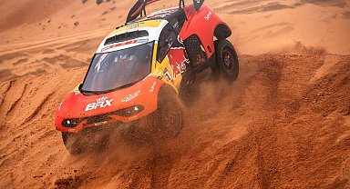 Dakar Rallisi'nin 10. etabını Sebastien Loeb kazandı