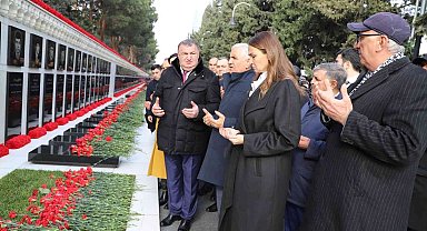 DATÜB heyeti Bakü şehitlerini andı