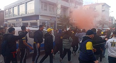 Derbi öncesi taraftar yolu kapattı