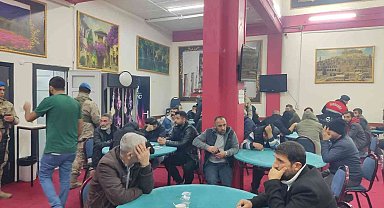 Derneğe baskın: Kumarbazlar kapıyı açmayınca demir kapı kesildi