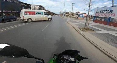 Direksiyon dersine yetişmeye çalışırken kazaya karıştı
