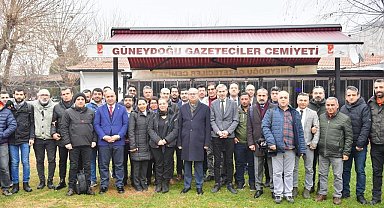 Diyarbakır Valisi gazetecilerle bir araya geldi