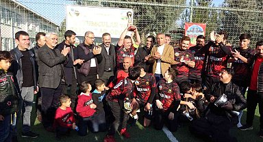 Diyarbakırlı kuyumcuların futbol turnuvasında kupa 'altın kaplama'