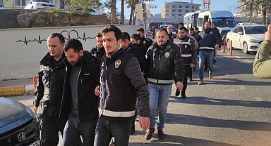 Dolandırıcılık operasyonunda gözaltına alınan zanlılar adliyeye sevk edildi
